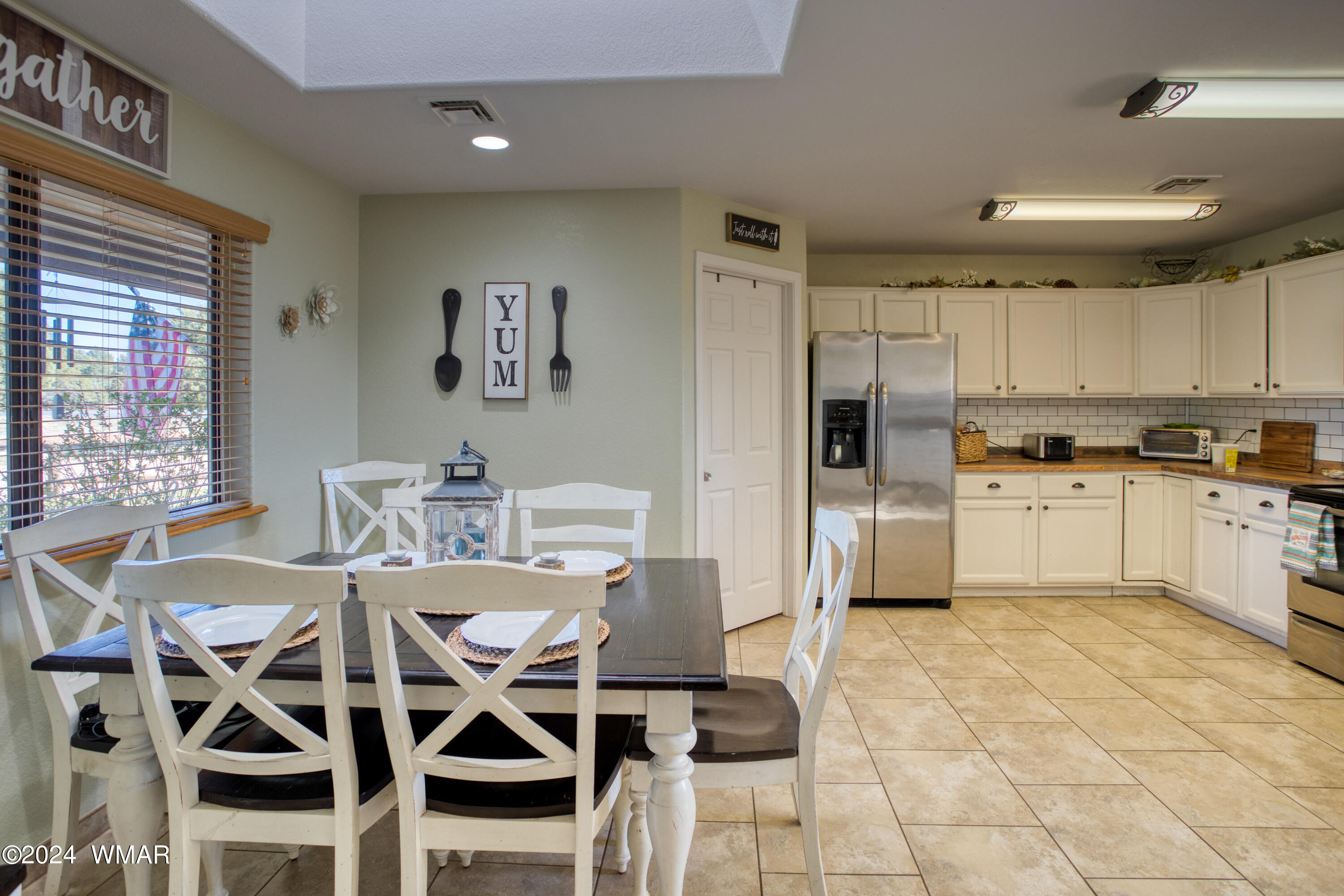 964 Cheney Ranch Loop Show Low, AZ 85901 - Photo 9 of 32 Dining Room