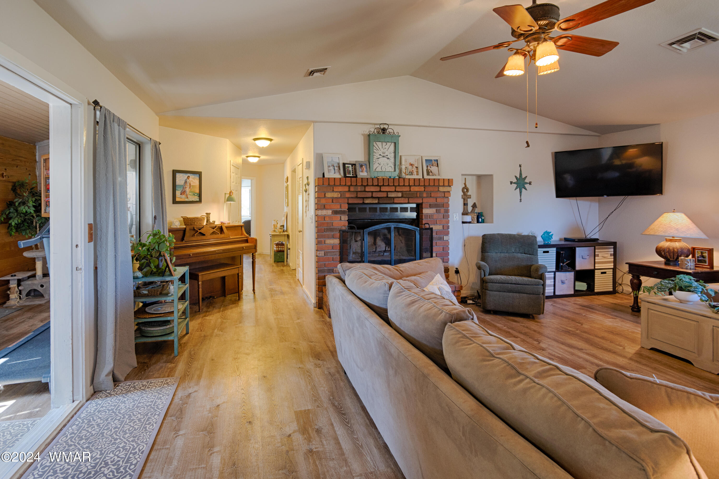 964 Cheney Ranch Loop Show Low, AZ 85901 - Photo 10 of 32 Living Room toward bedrooms