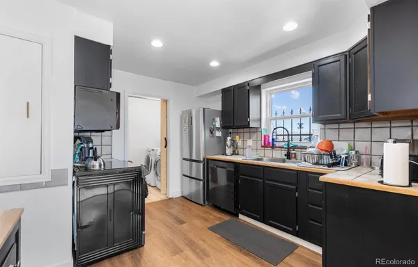 $2,200 | 111 South Perry Street, Denver, CO 80219