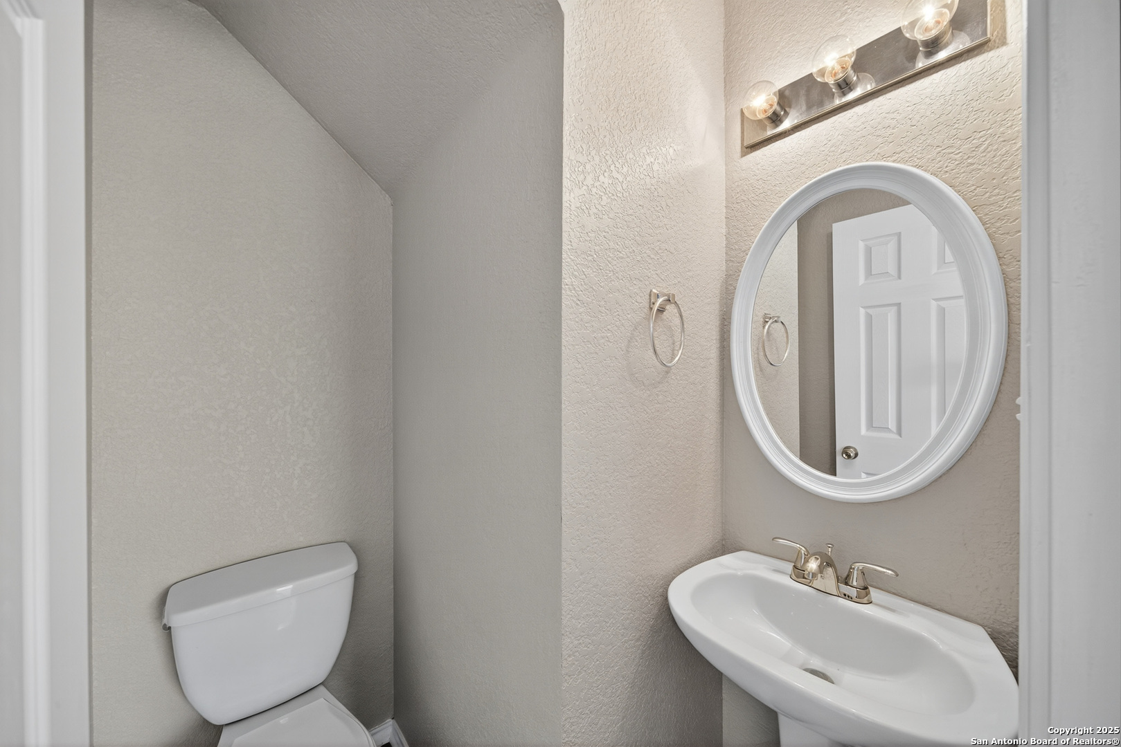 9619 Copper Spring Converse, TX 78109 - Photo 18 of 31 a bathroom with a toilet a sink and a mirror