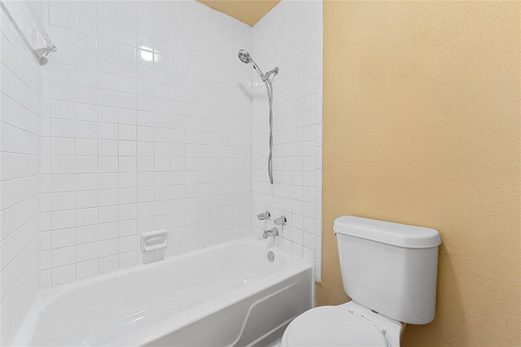 5516 Boca Raton Boulevard, Unit 310 Fort Worth, TX 76112 - Photo 17 of 19 a bathroom with a toilet and a bathtub
