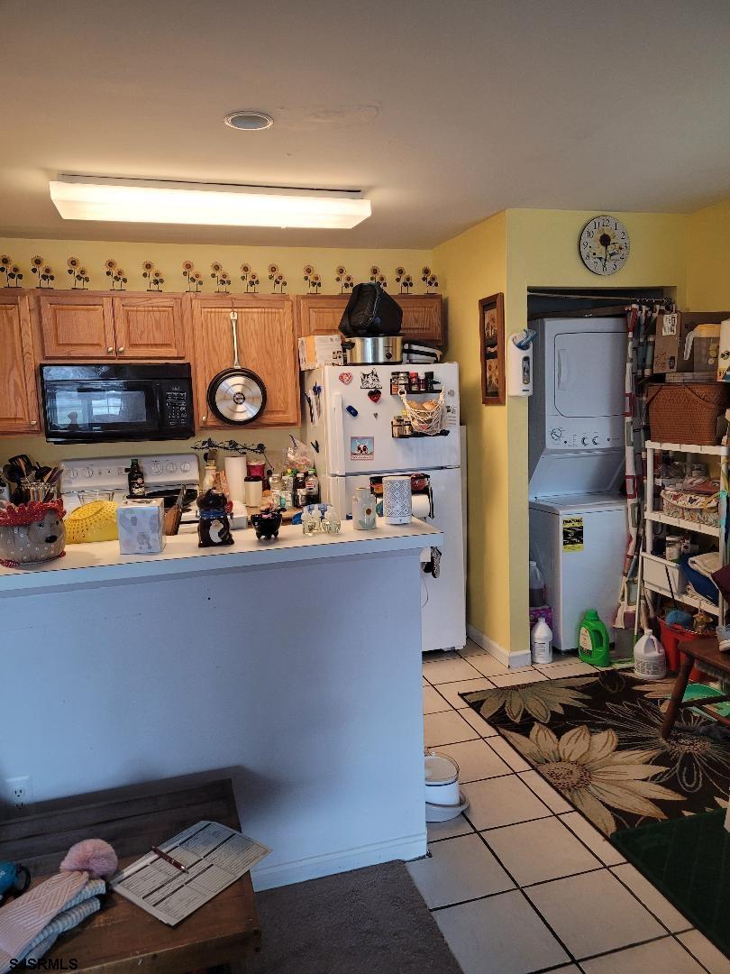 14 Meadow Ridge Road, Unit 14 Smithville, NJ 08205 - Photo 5 of 8 a stove top oven sitting inside of a kitchen