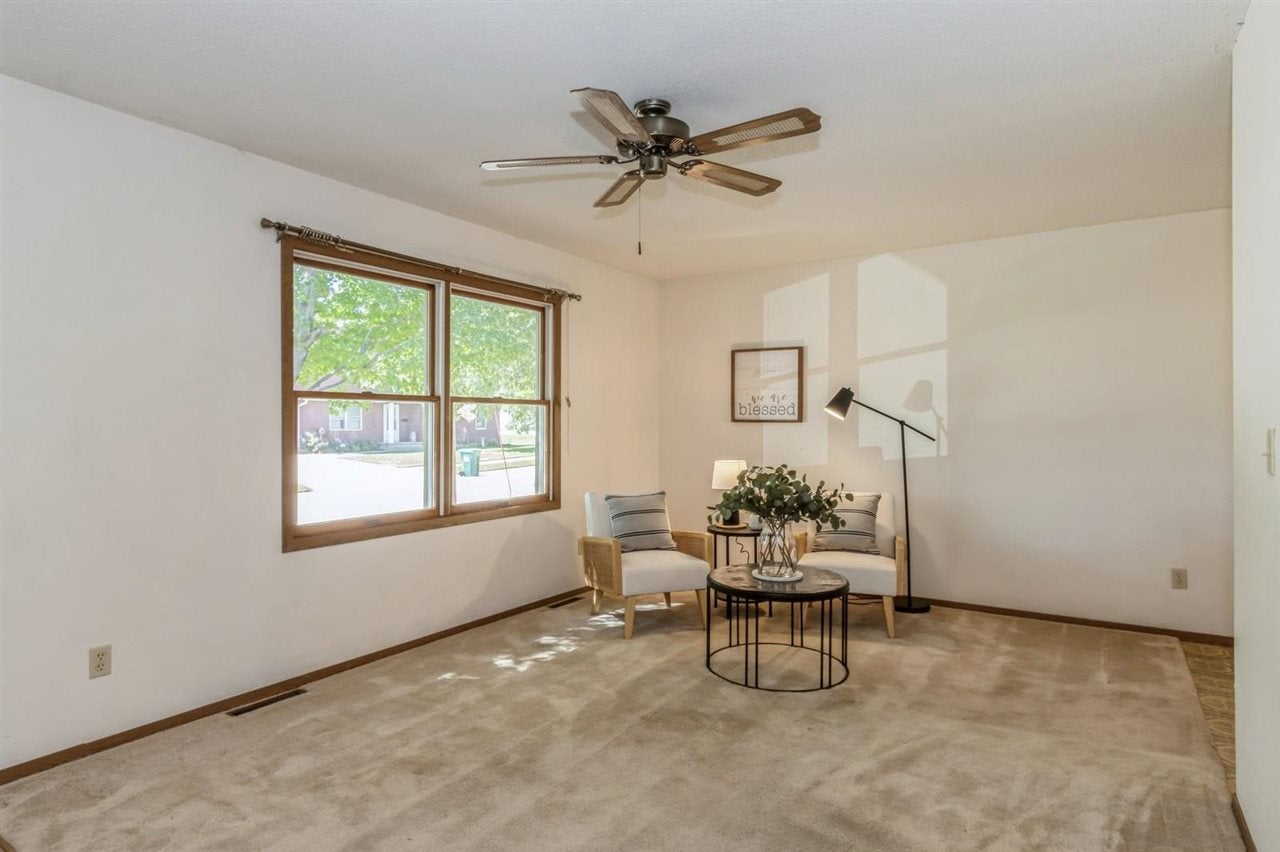 1520 Plainview Road Ely, IA 52227 - Photo 4 of 23 Gallery Image 4