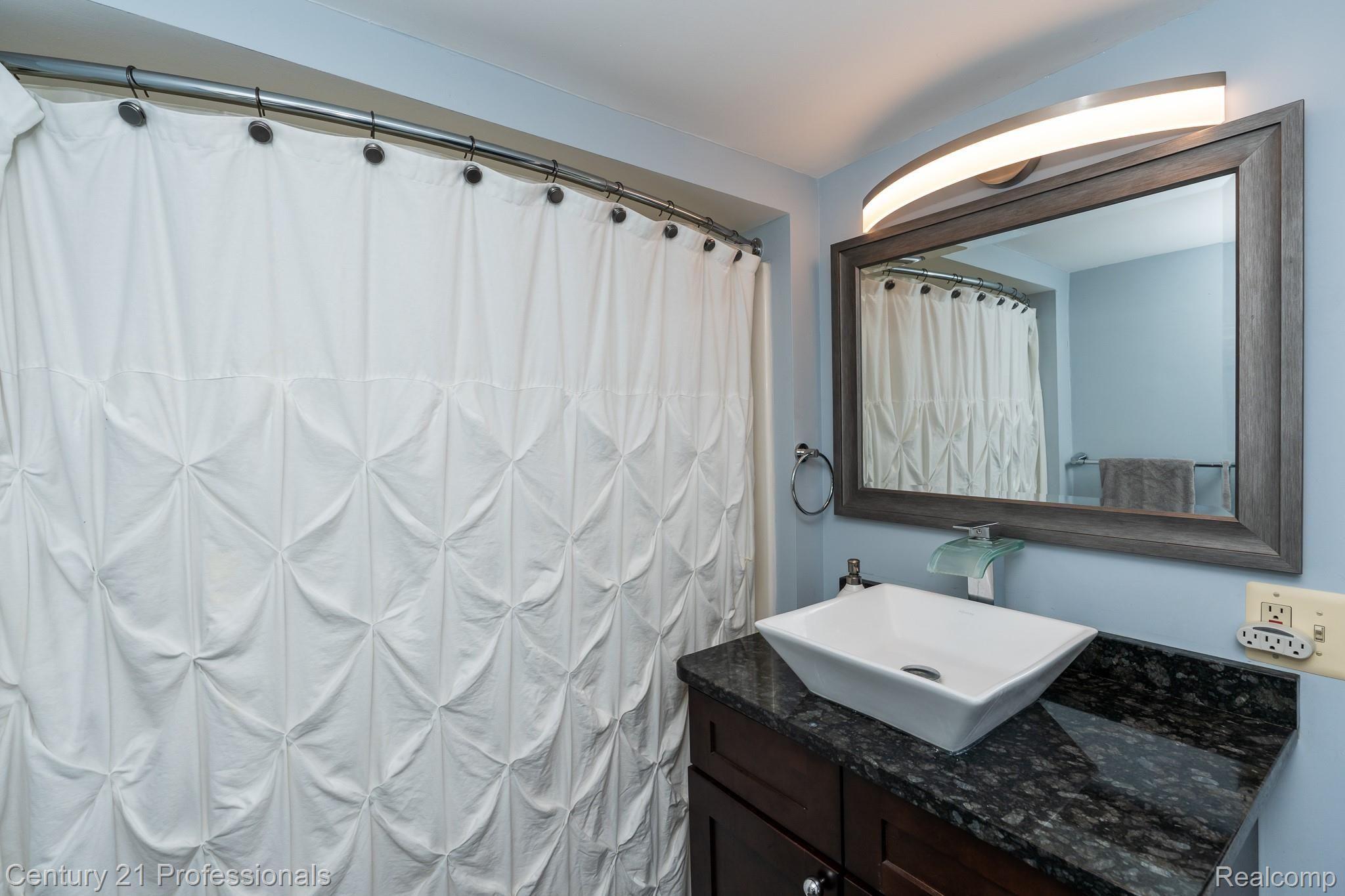 2341 West Auburn Road Rochester, MI 48309 - Photo 26 of 57 Full size shower and Granite Counters in Master Bath