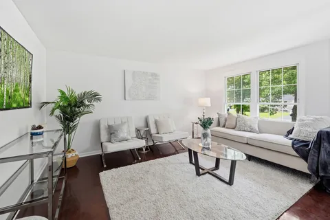 $235,000 | 419 East Maple Drive, Glenwood, IL 60425