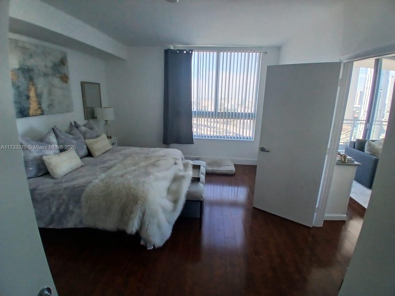 90 Southwest 3rd Street, Unit 2505 Miami, FL 33130 - Photo 13 of 36