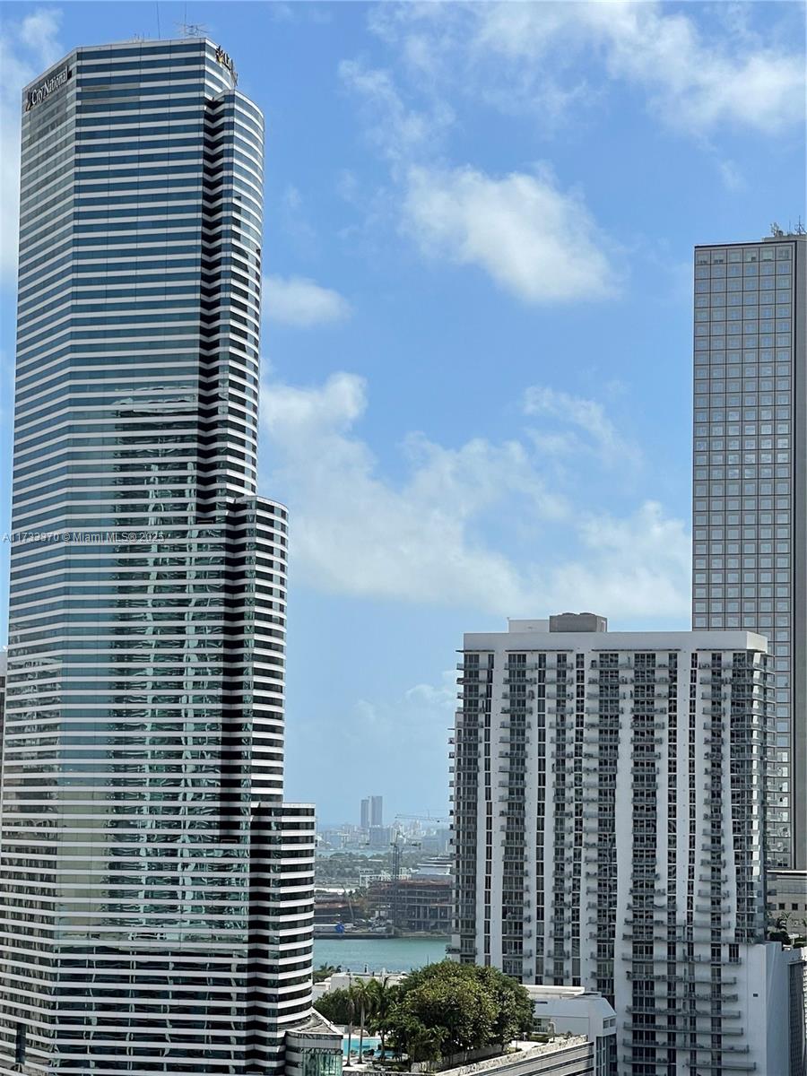 90 Southwest 3rd Street, Unit 2505 Miami, FL 33130 - Photo 17 of 36