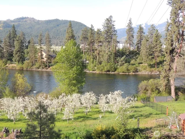 a view of a lake with houses