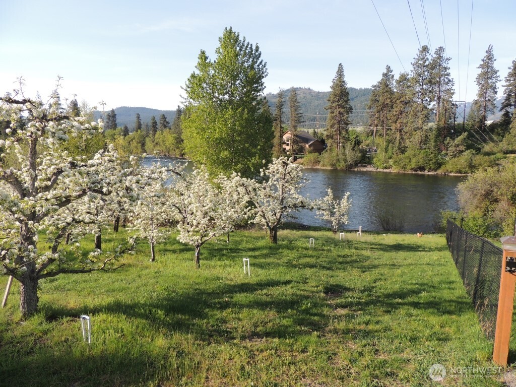 9291 Pakascwa Road Peshastin, WA 98847 - Photo 29 of 38 a view of a lake with houses