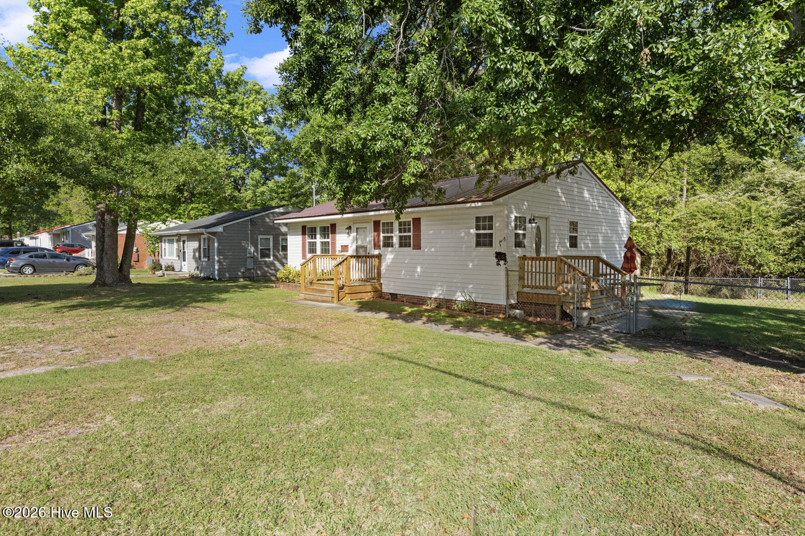 209 Dewitt Street Jacksonville, NC 28540 - Photo 3 of 23 Front / side yard