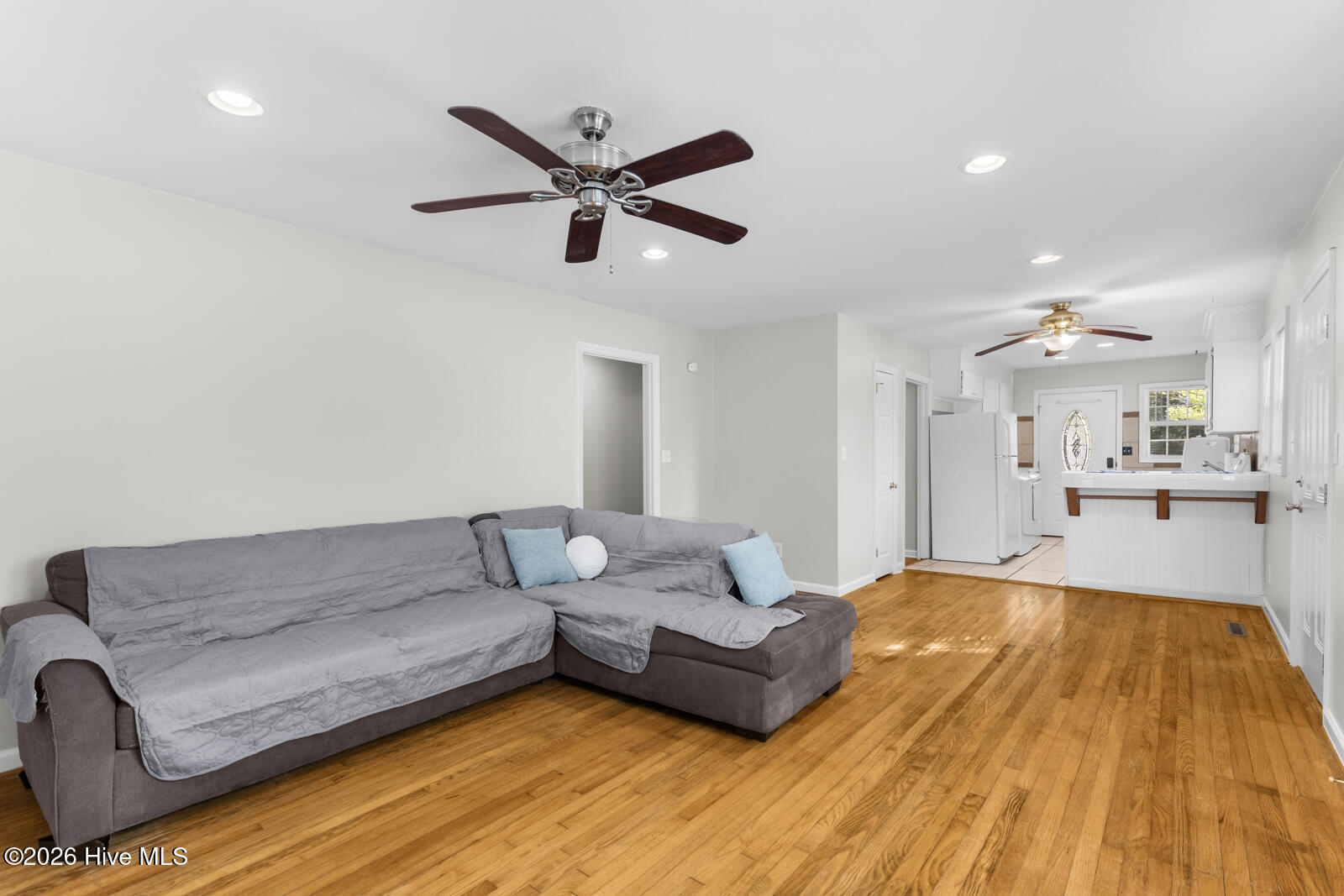 209 Dewitt Street Jacksonville, NC 28540 - Photo 4 of 23 Living Room