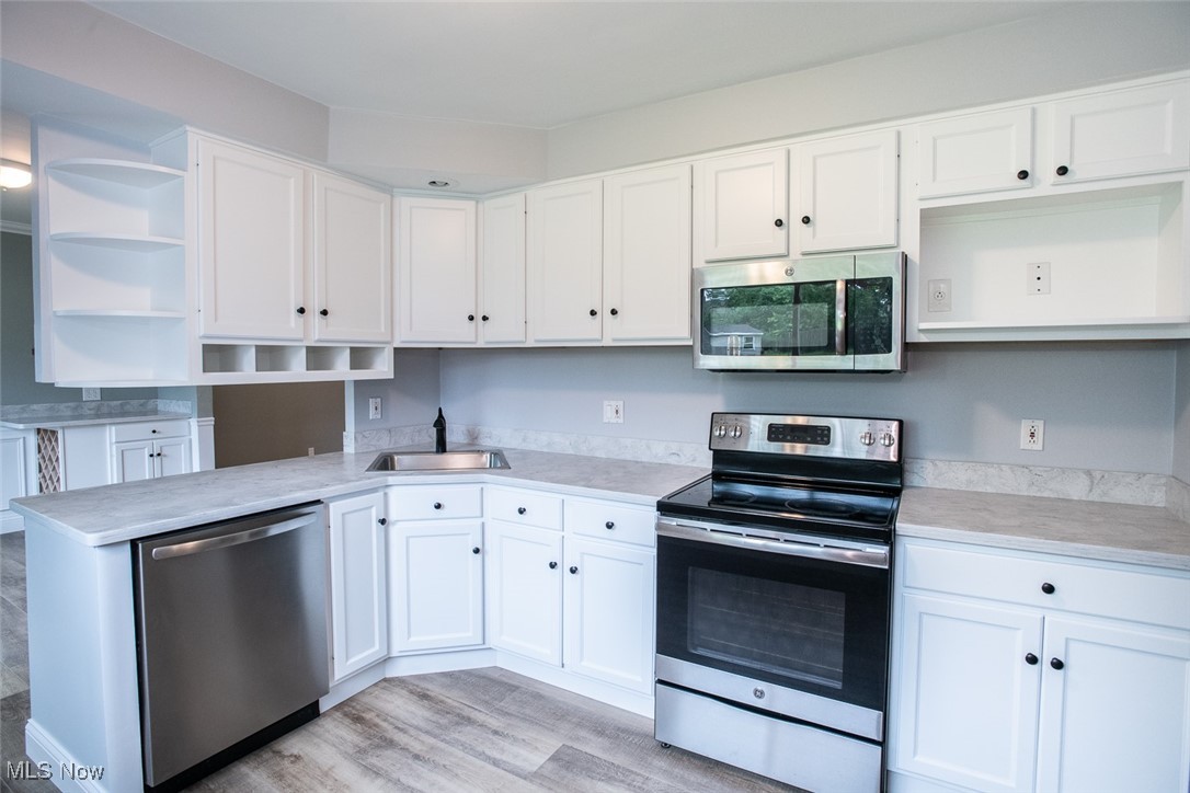 7730 Hoertz Road Cleveland, OH 44134 - Photo 10 of 38 All Appliances are included