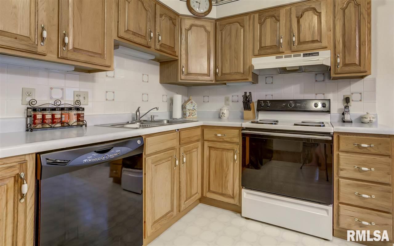 2101 Scarbrough Road Springfield, IL 62702 - Photo 2 of 35
