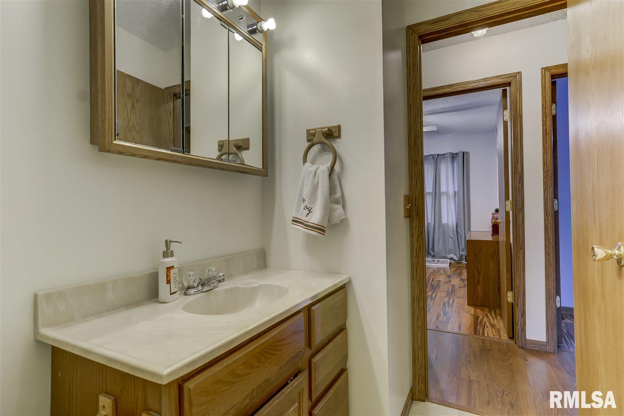 2101 Scarbrough Road Springfield, IL 62702 - Photo 24 of 35