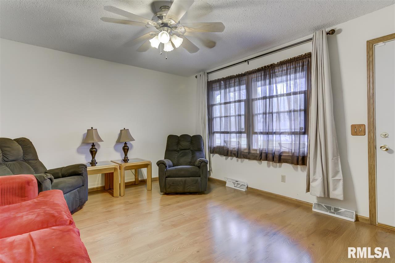 2101 Scarbrough Road Springfield, IL 62702 - Photo 3 of 35