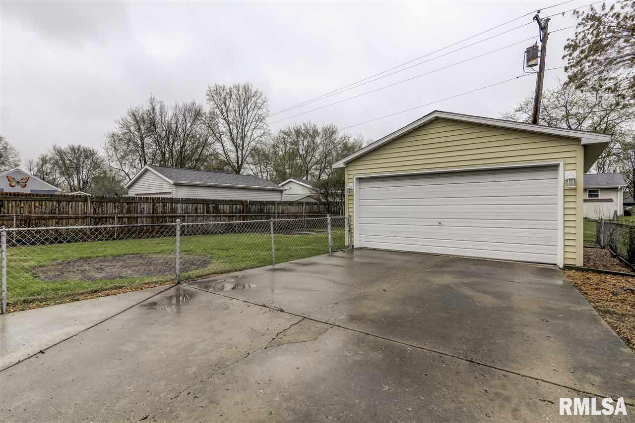 2101 Scarbrough Road Springfield, IL 62702 - Photo 4 of 35