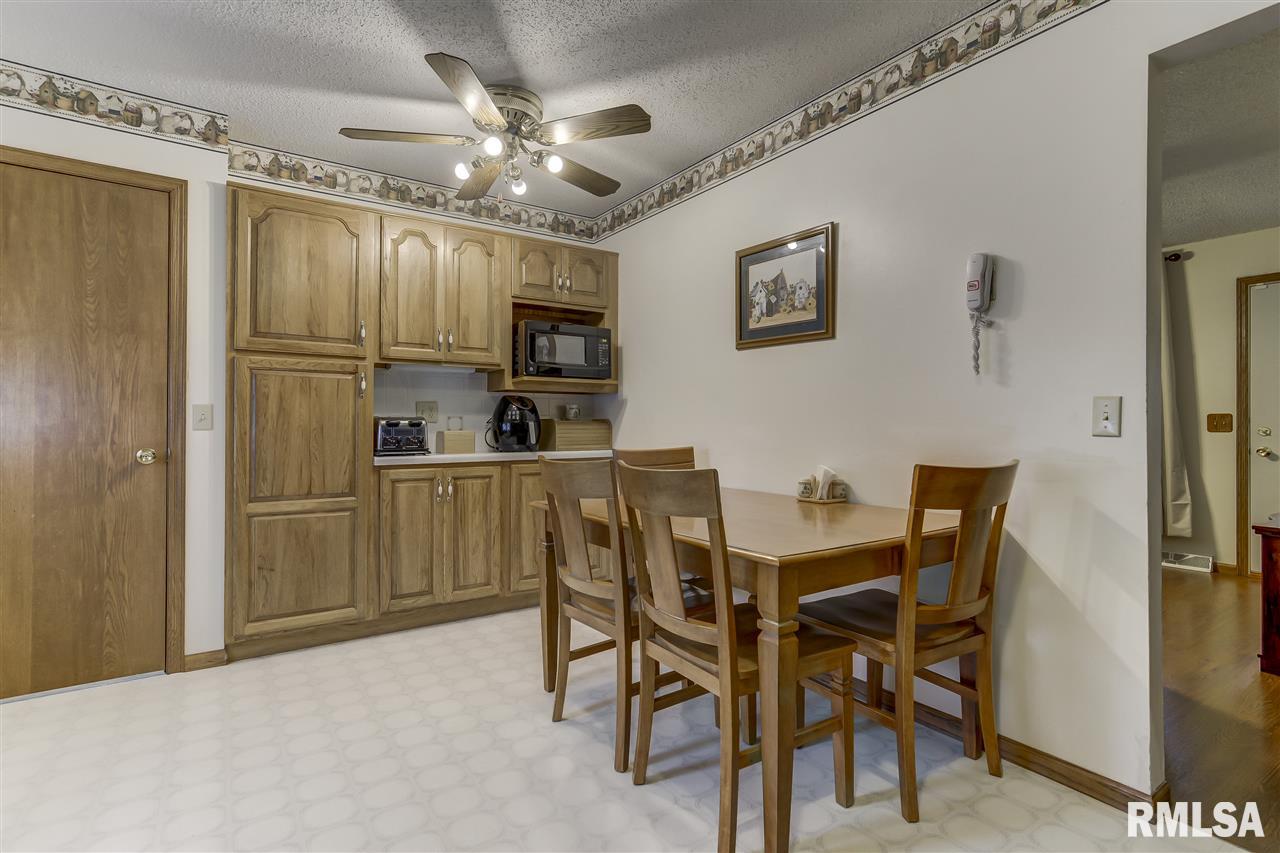 2101 Scarbrough Road Springfield, IL 62702 - Photo 5 of 35