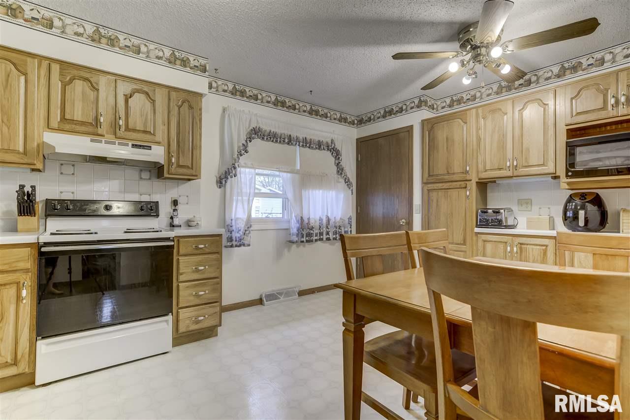 2101 Scarbrough Road Springfield, IL 62702 - Photo 6 of 35
