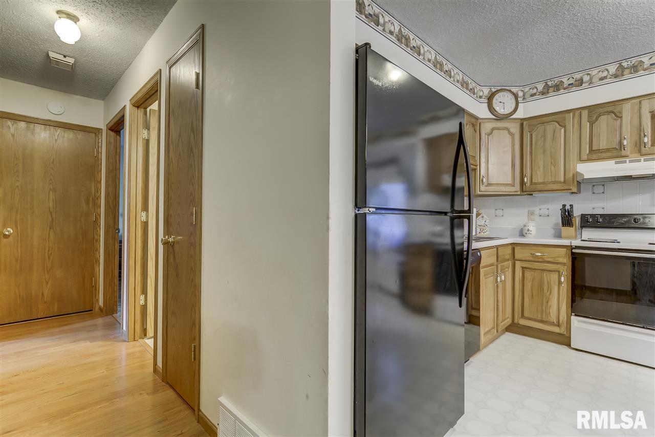 2101 Scarbrough Road Springfield, IL 62702 - Photo 8 of 35