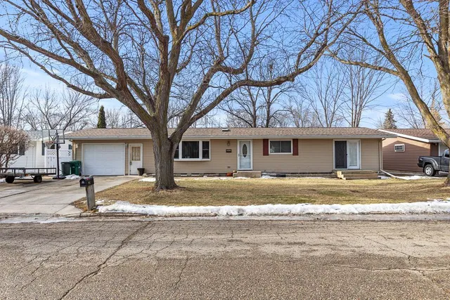 $239,000 | 902 Cheryl Avenue, Marshall, MN 56258