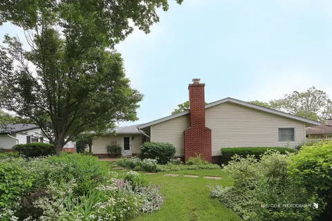 $400,000 | 518 Oak Street, Elk Grove Village, IL 60007