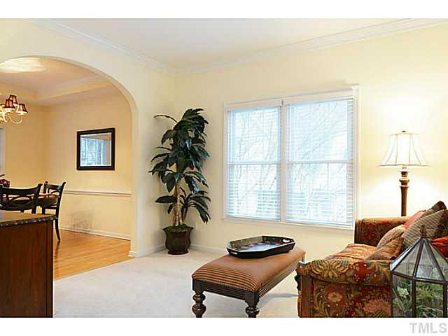 7916 Verona Place Raleigh, NC 27613 - Photo 13 of 23 Living Room