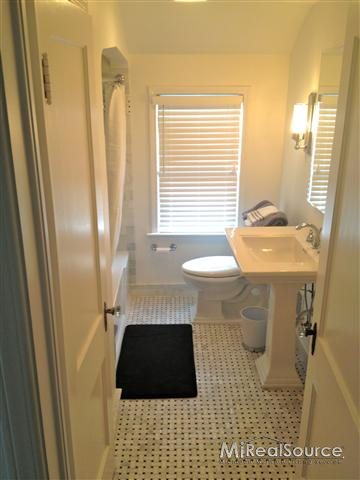 1536 Hampton Road Grosse Pointe, MI 48236 - Photo 26 of 30 31144105-25.JPG