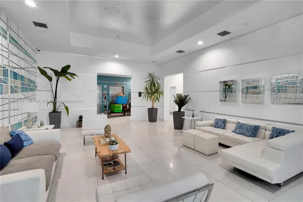 $499,000 | 1723 Southwest 2nd Avenue, Unit 909, Miami, FL 33129