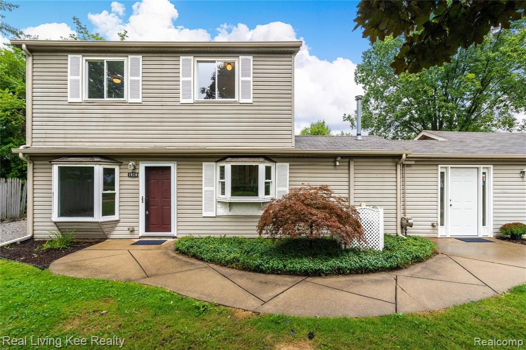 1928 Tamm Avenue Rochester Hills, MI 48309 - Photo 1 of 41