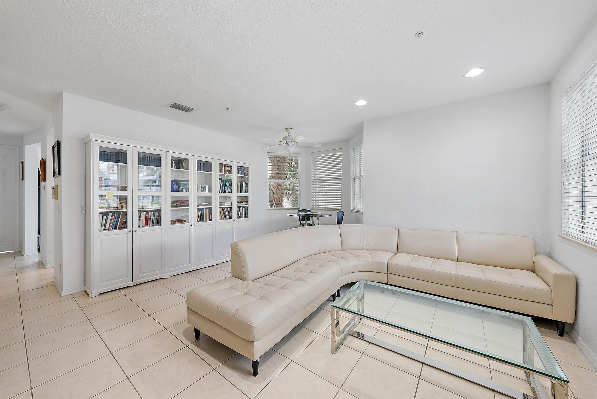 4237 East Main Street Jupiter, FL 33458 - Photo 5 of 19 Family Room