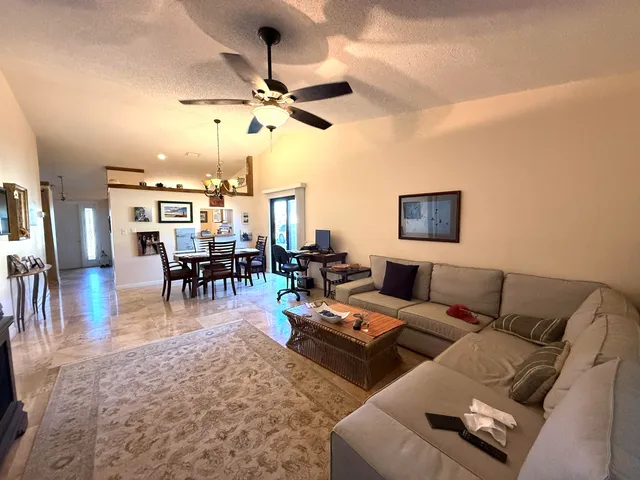 $2,850 | 450 Northeast 42nd Street, Boca Raton, FL 33431