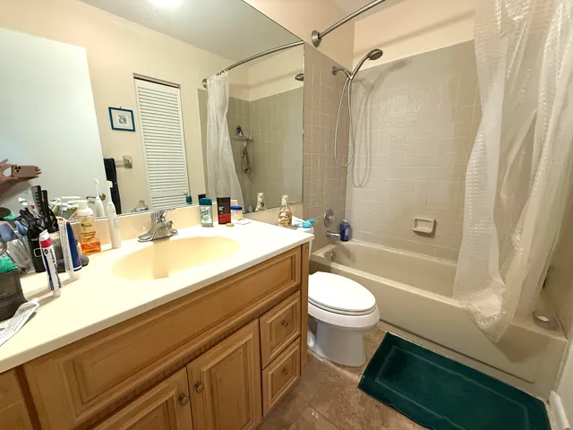 $2,850 | 450 Northeast 42nd Street, Boca Raton, FL 33431