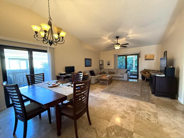 $2,850 | 450 Northeast 42nd Street, Boca Raton, FL 33431