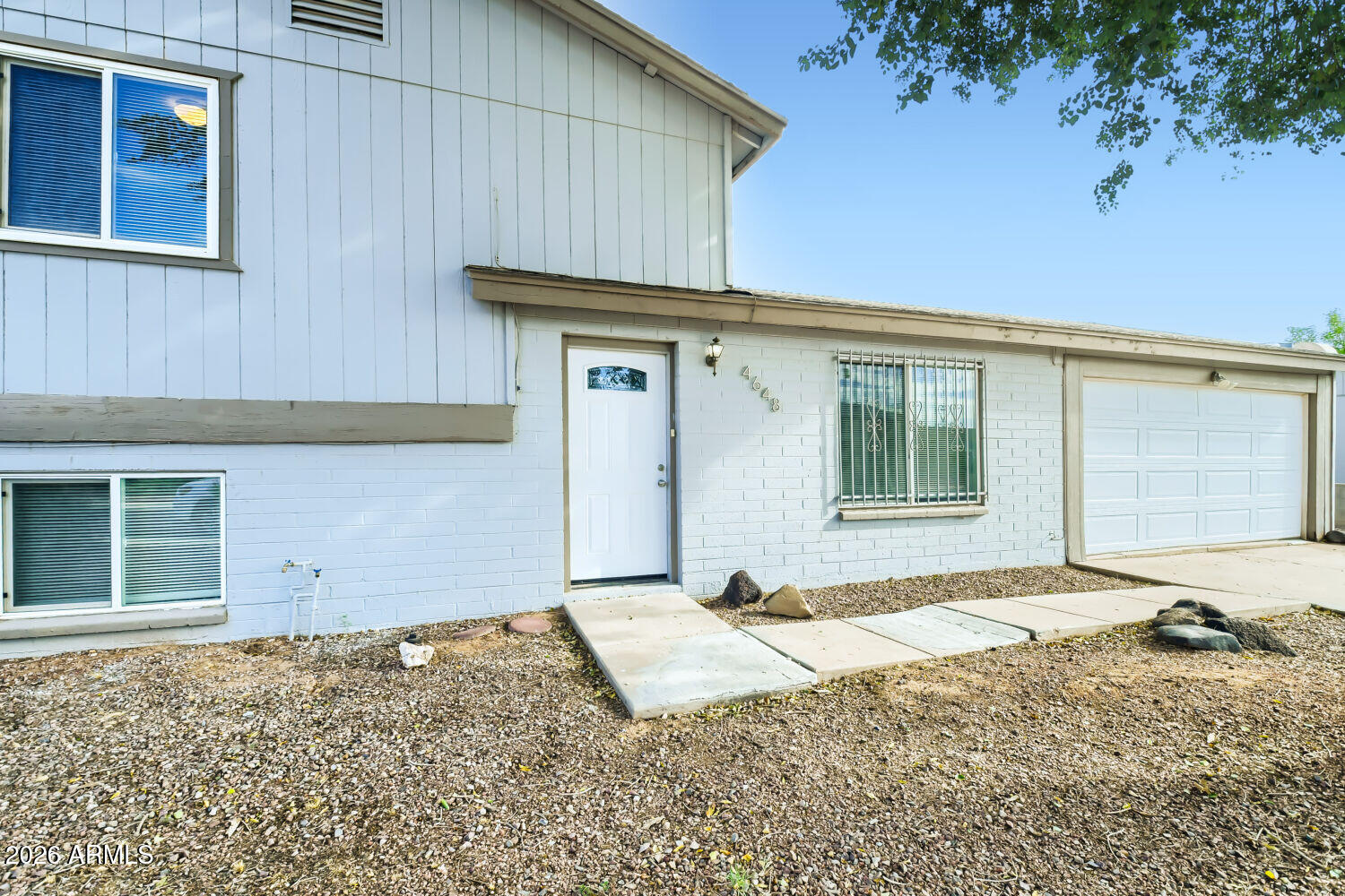 4648 East Alta Vista Road Phoenix, AZ 85042 - Photo 5 of 29 4648 E Alta Vista Rd - Web Quality - 005