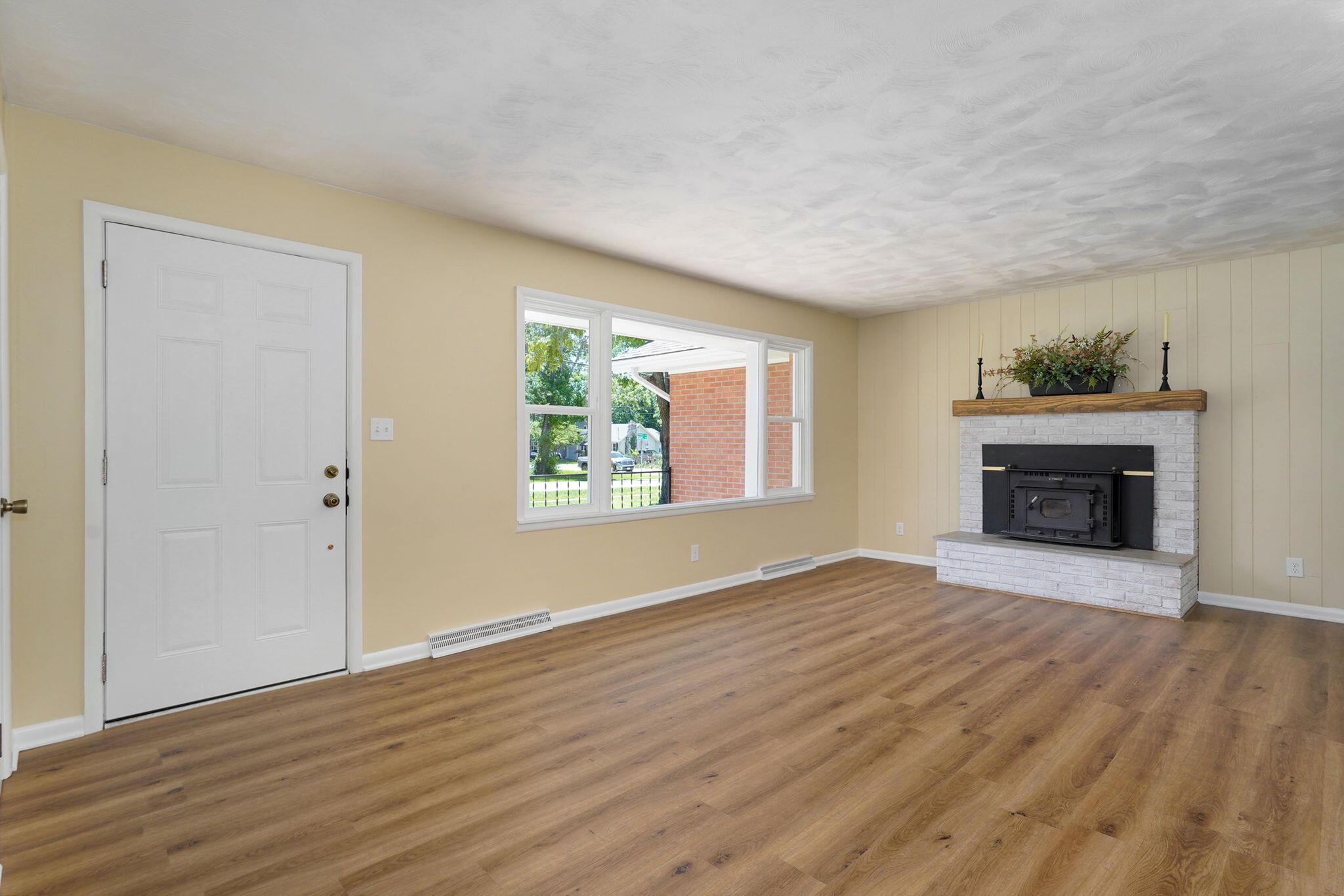 1309 East Bennett Street Springfield, MO 65804 - Photo 6 of 30 1309 E Bennett St-8