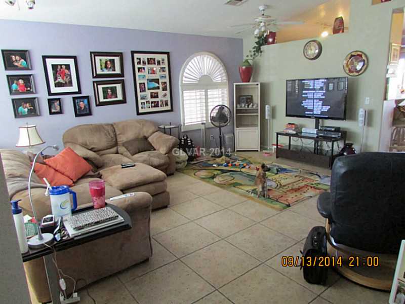 2278 Ramsgate Drive, Unit 58 Henderson, NV 89074 - Photo 5 of 12 Living Room.
