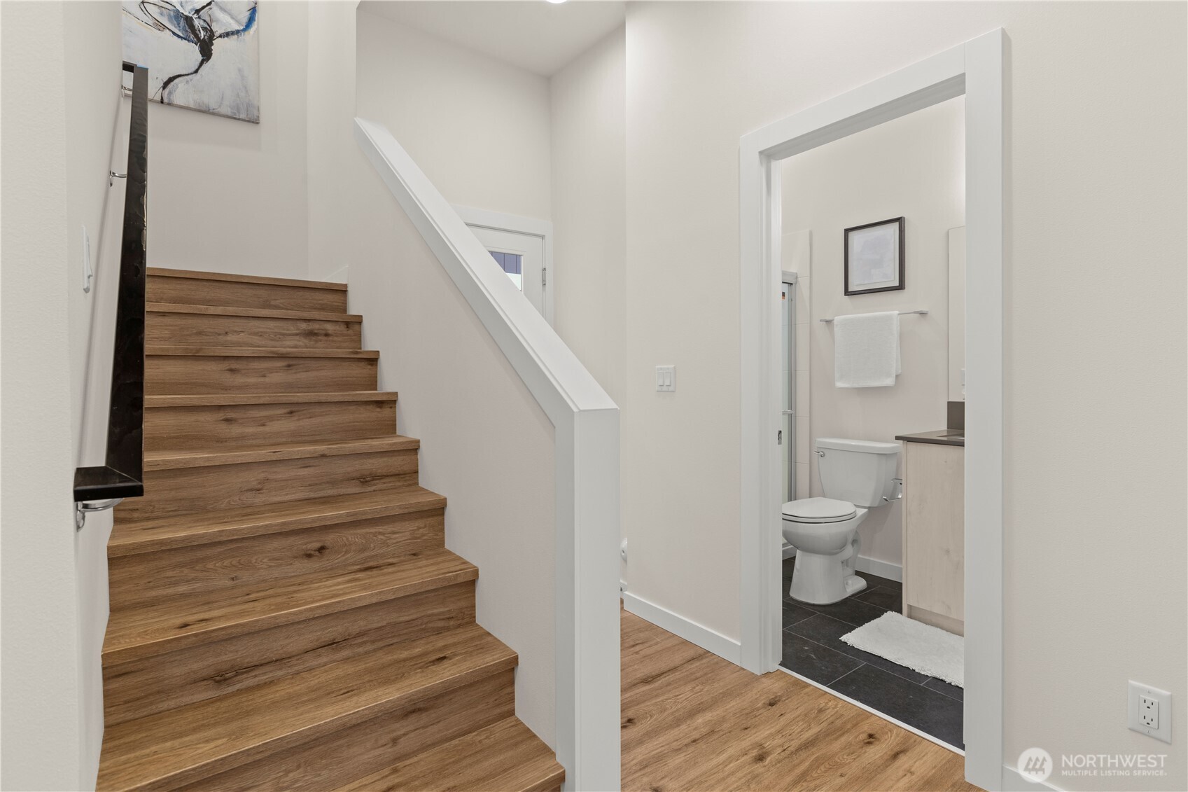 9518 Interlake Avenue North Seattle, WA 98103 - Photo 11 of 40