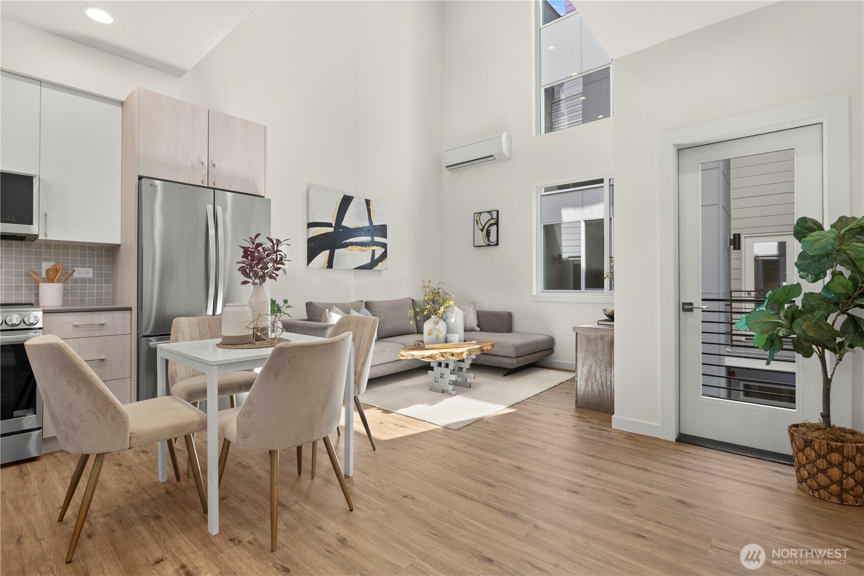 9518 Interlake Avenue North Seattle, WA 98103 - Photo 13 of 40