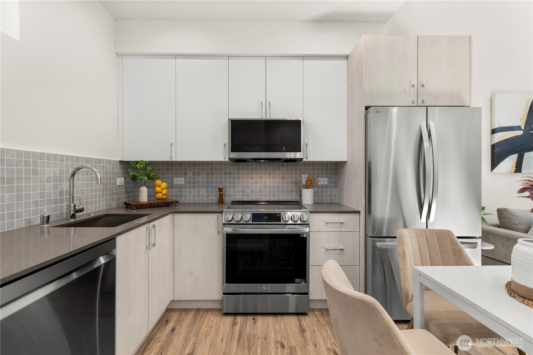 9518 Interlake Avenue North Seattle, WA 98103 - Photo 18 of 40