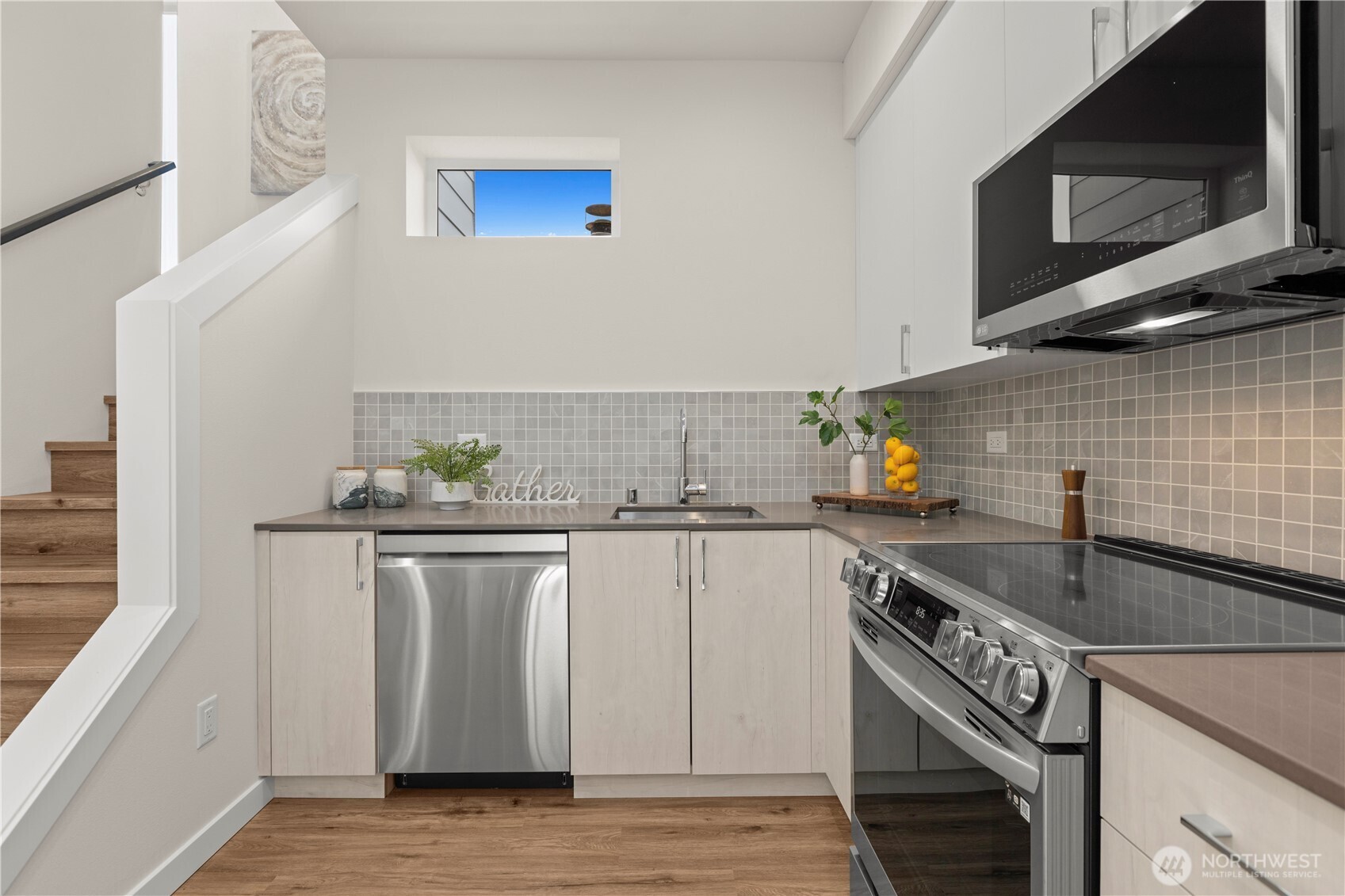 9518 Interlake Avenue North Seattle, WA 98103 - Photo 19 of 40