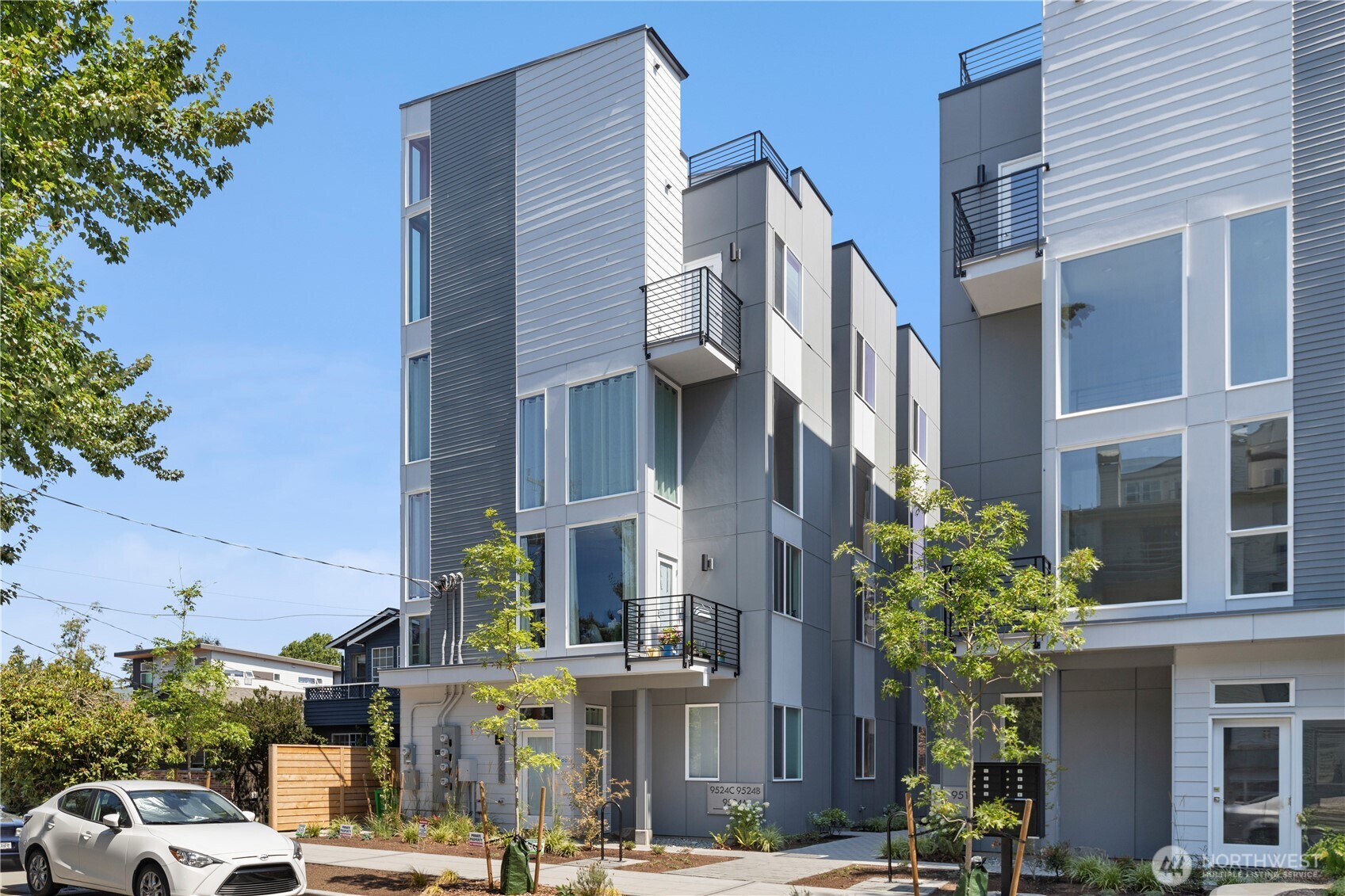 9518 Interlake Avenue North Seattle, WA 98103 - Photo 2 of 40