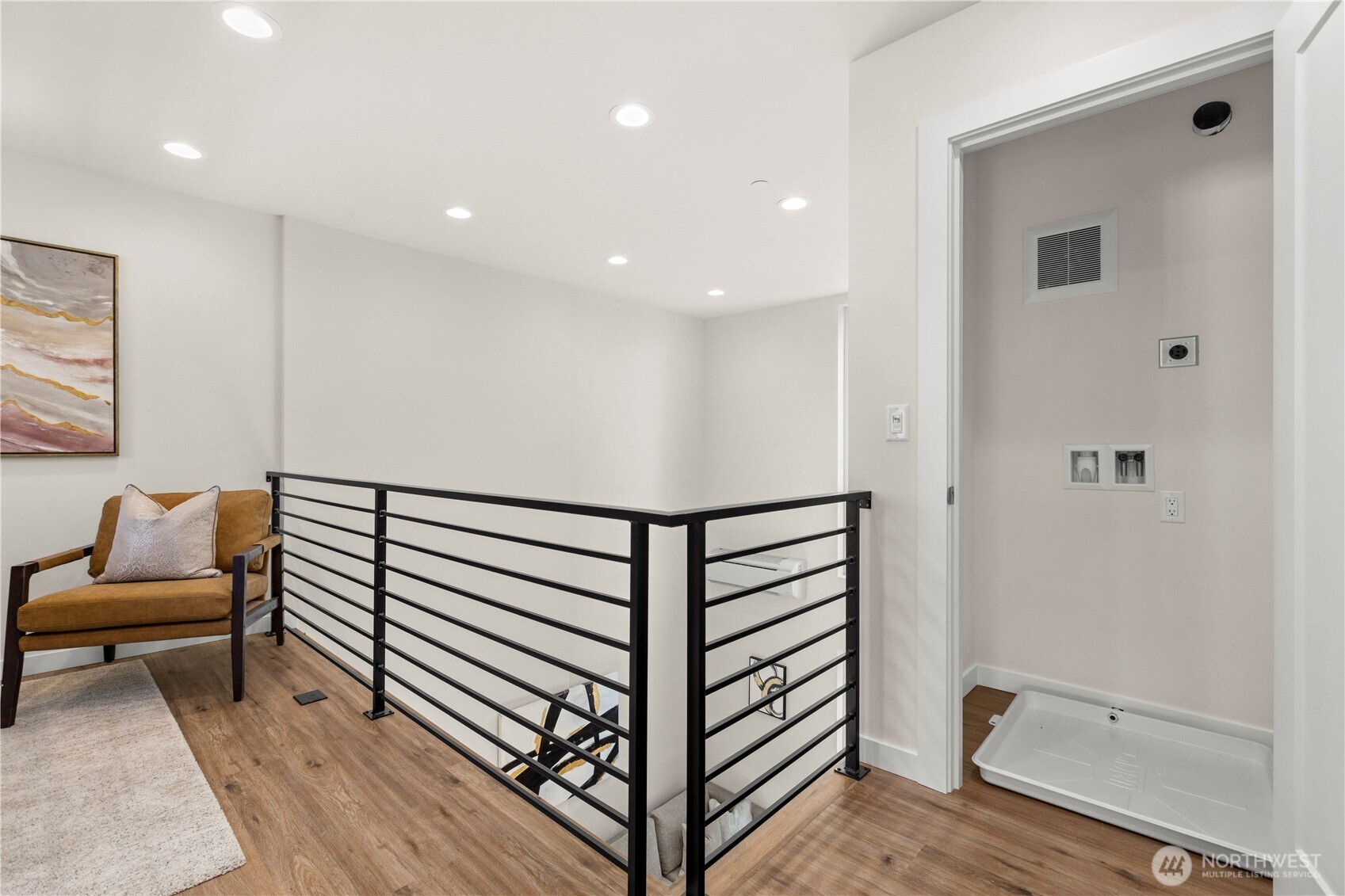 9518 Interlake Avenue North Seattle, WA 98103 - Photo 23 of 40