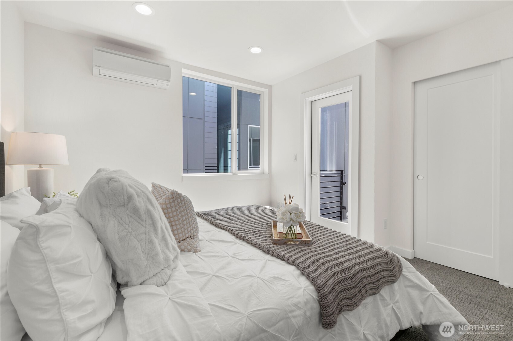 9518 Interlake Avenue North Seattle, WA 98103 - Photo 26 of 40