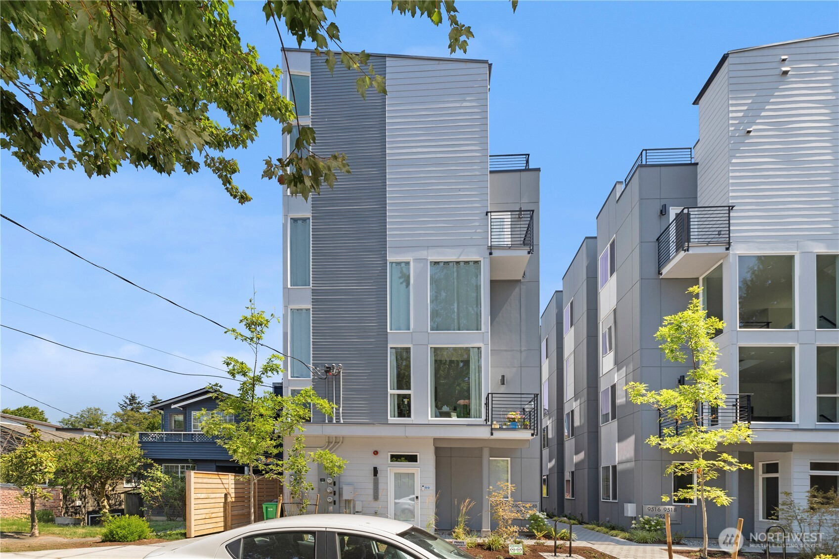 9518 Interlake Avenue North Seattle, WA 98103 - Photo 3 of 40