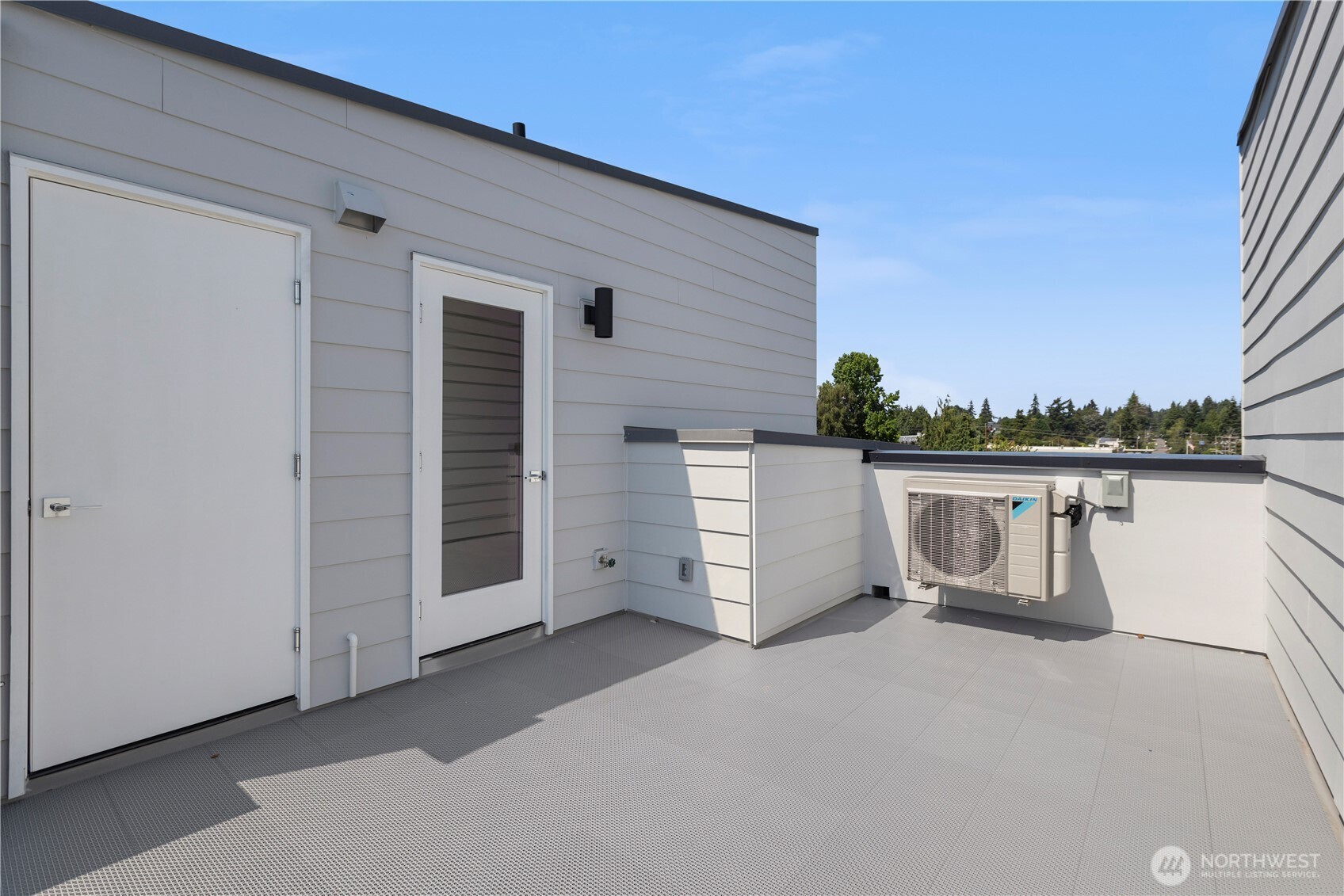 9518 Interlake Avenue North Seattle, WA 98103 - Photo 33 of 40