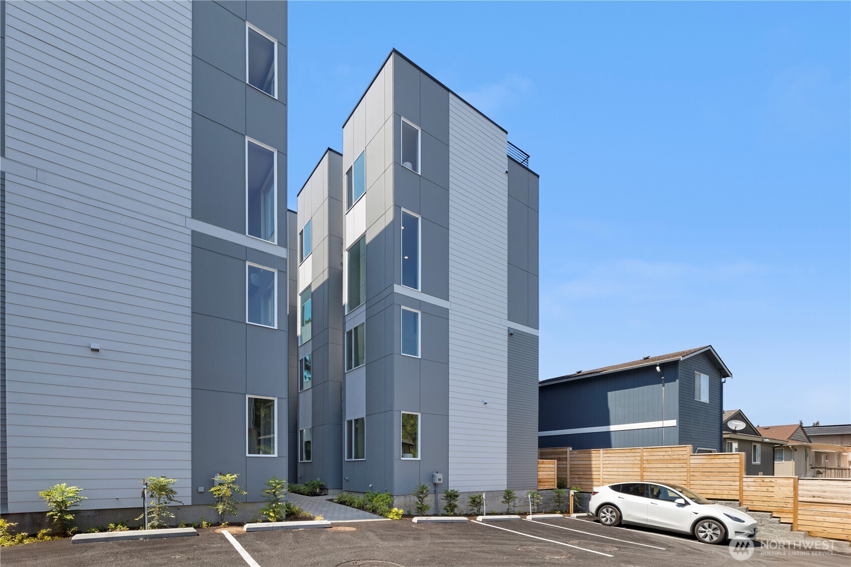 9518 Interlake Avenue North Seattle, WA 98103 - Photo 36 of 40