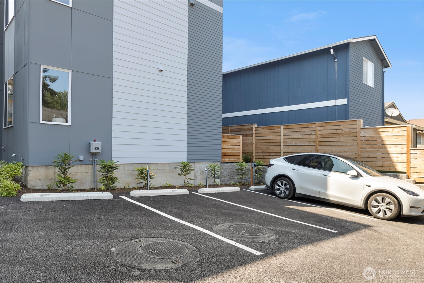 9518 Interlake Avenue North Seattle, WA 98103 - Photo 38 of 40