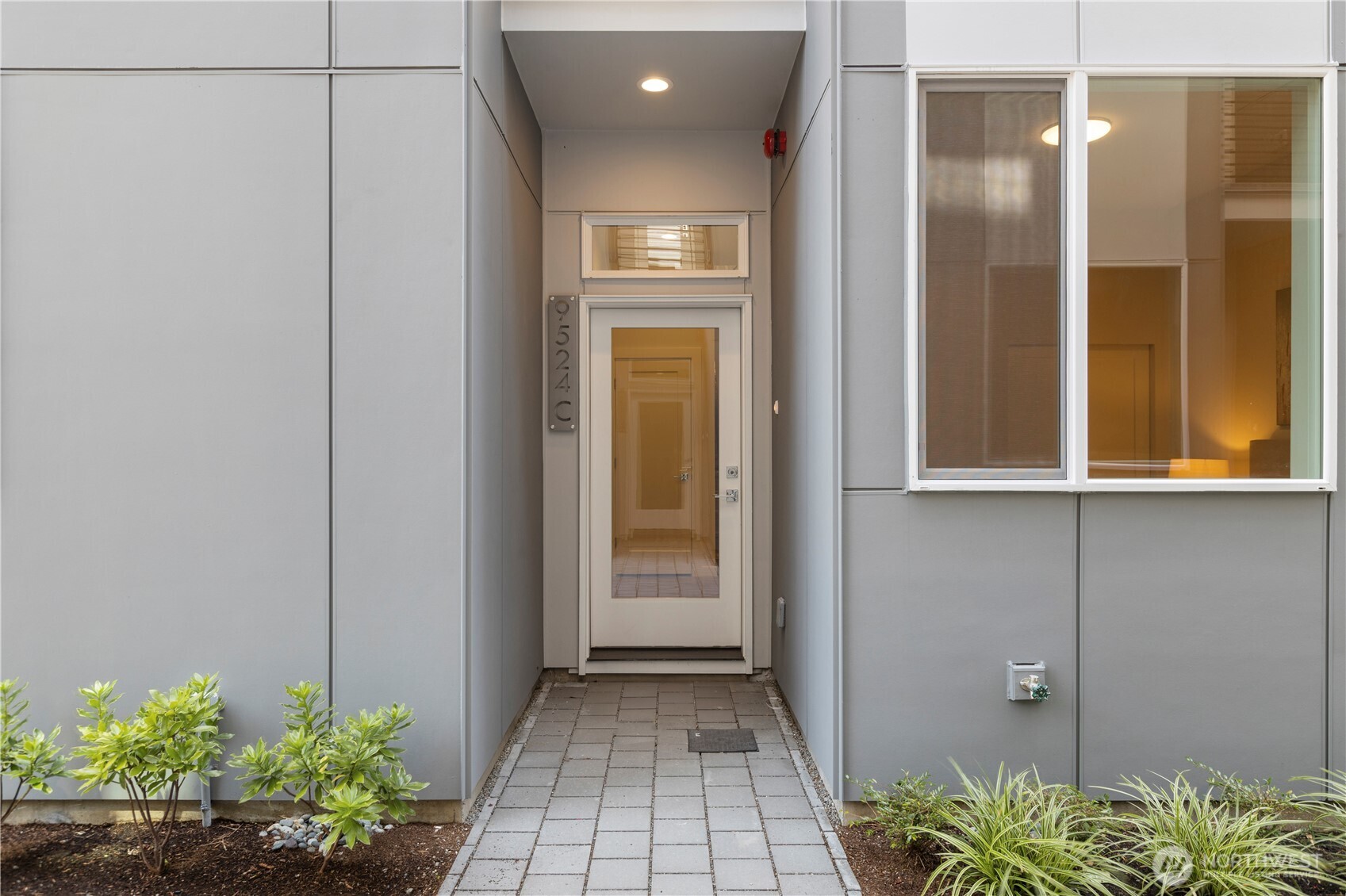 9518 Interlake Avenue North Seattle, WA 98103 - Photo 6 of 40