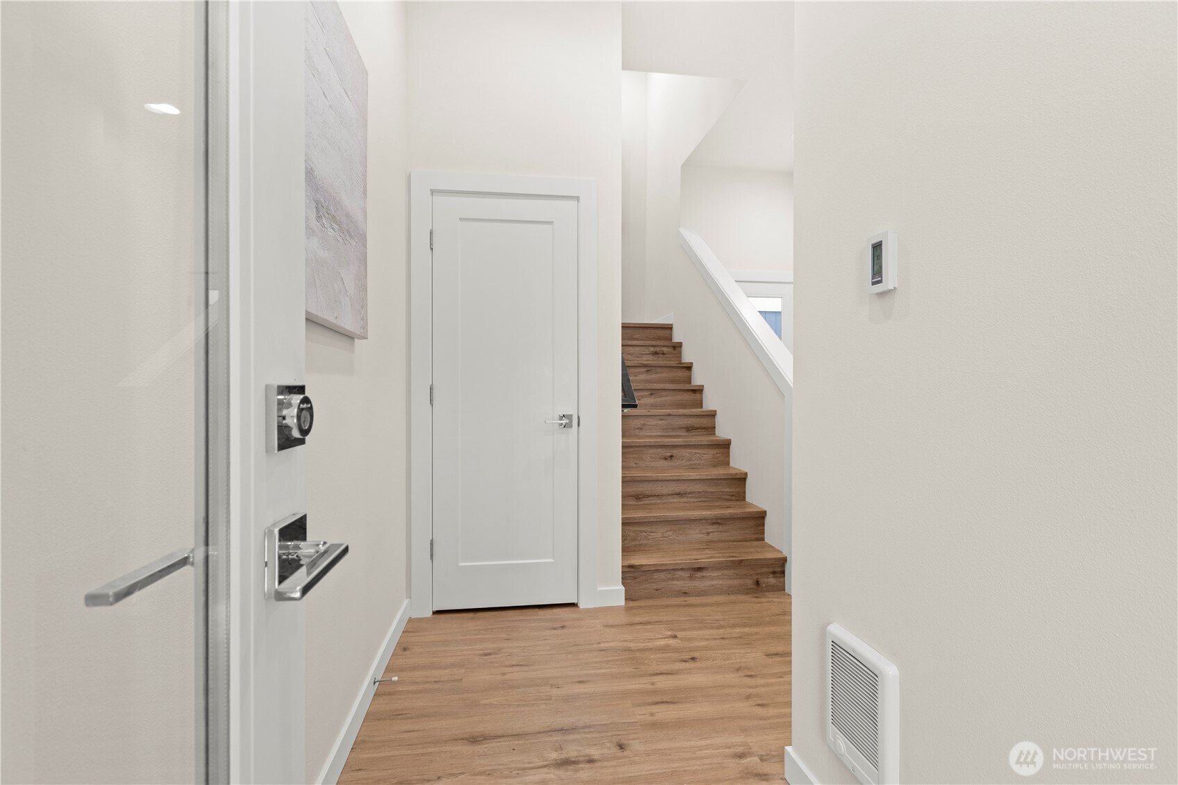 9518 Interlake Avenue North Seattle, WA 98103 - Photo 7 of 40