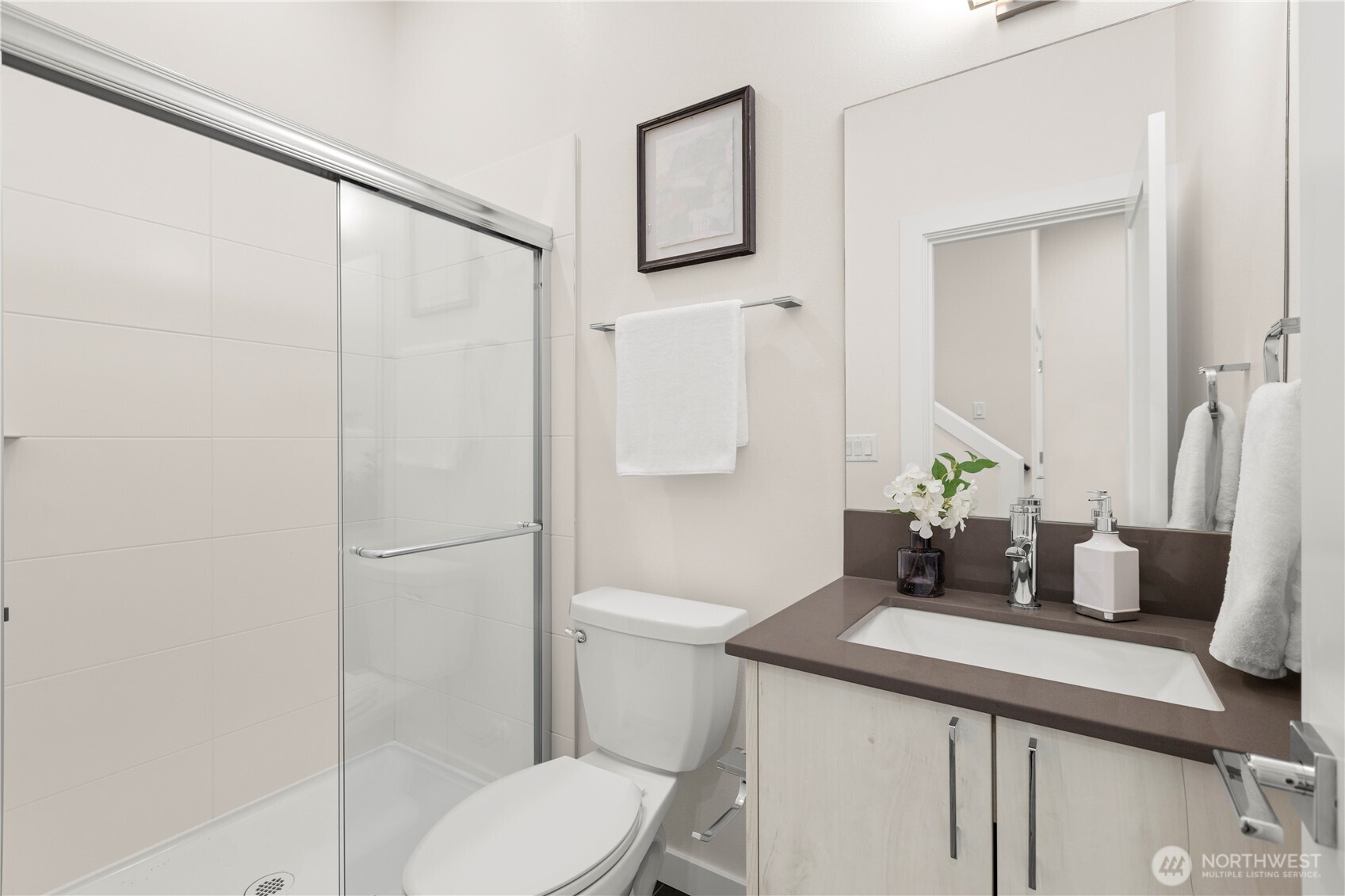 9518 Interlake Avenue North Seattle, WA 98103 - Photo 10 of 40